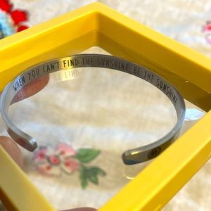 Bracelet “when you can’t find the sunshine, be the sunshine”